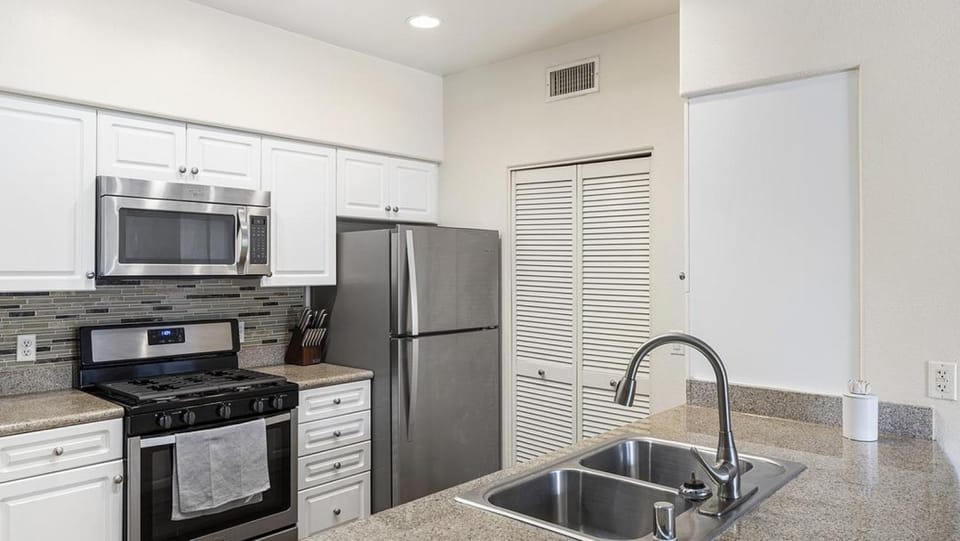 Landing Modern Apartment with Amazing Amenities (ID6159X03) Apartment in San Diego