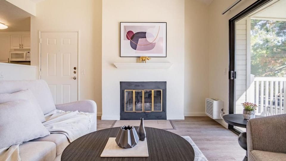 Landing Modern Apartment with Amazing Amenities (ID7963X57) Apartment in Redlands