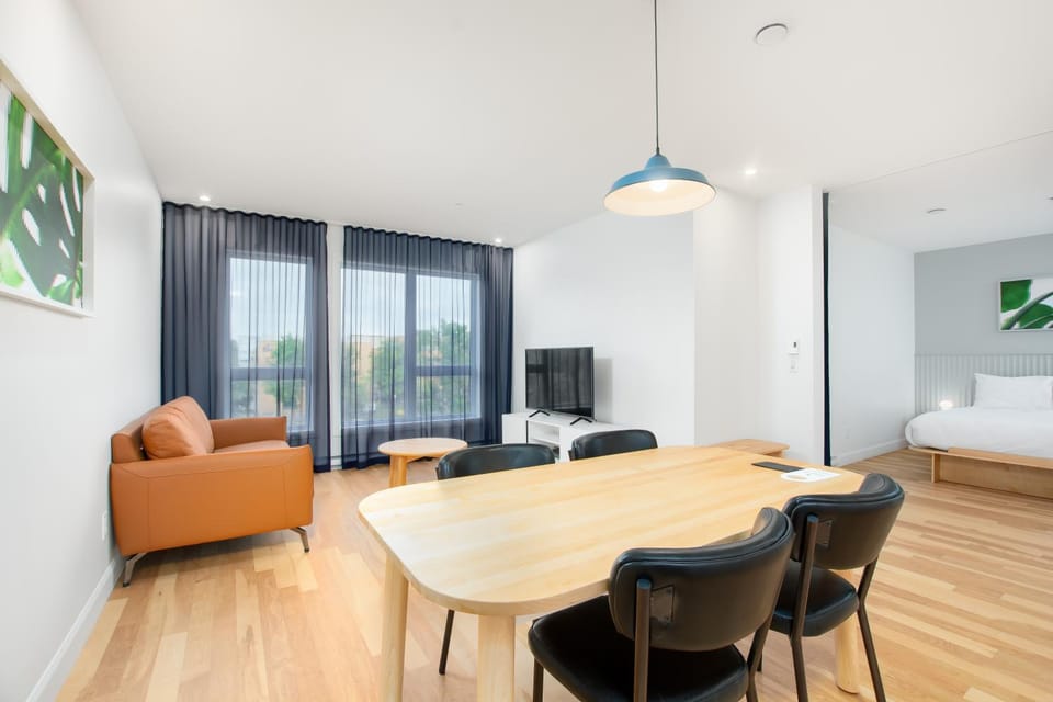 Living room, Seating area, Dining area