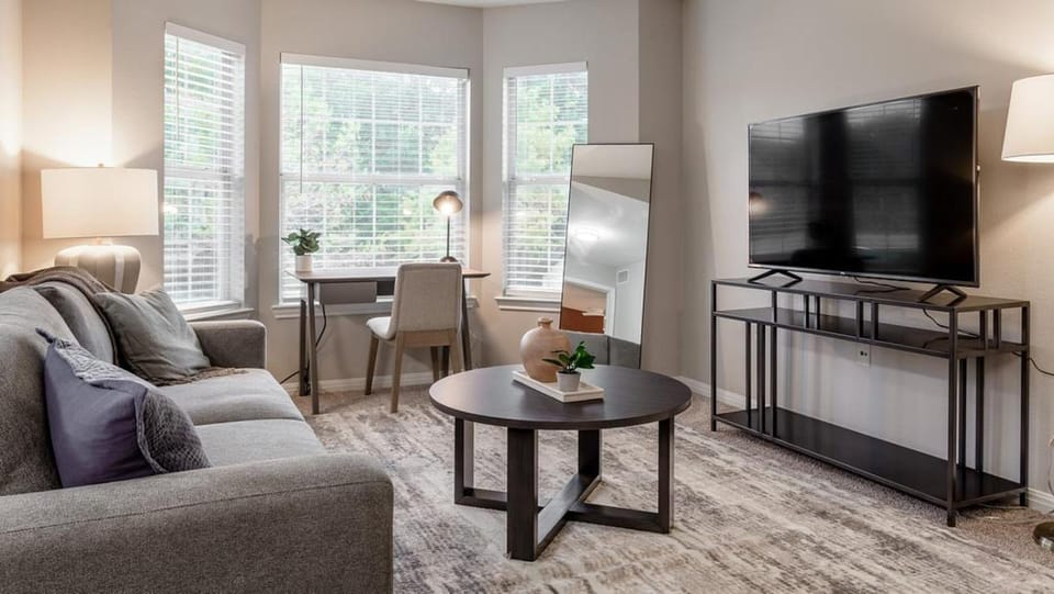 Landing Modern Apartment with Amazing Amenities (ID7806X48) Apartment in South Congress