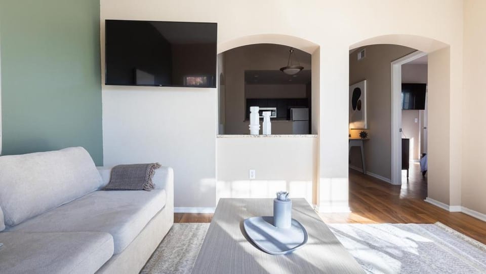 Landing Modern Apartment with Amazing Amenities (ID7560X57) Apartment in Chandler