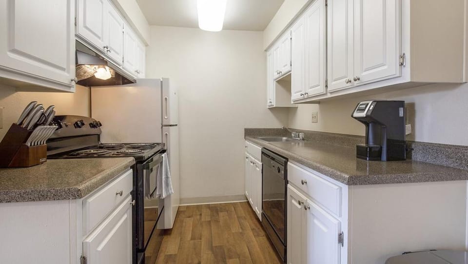 Landing Modern Apartment with Amazing Amenities (ID9664X60) Apartment in Tucson