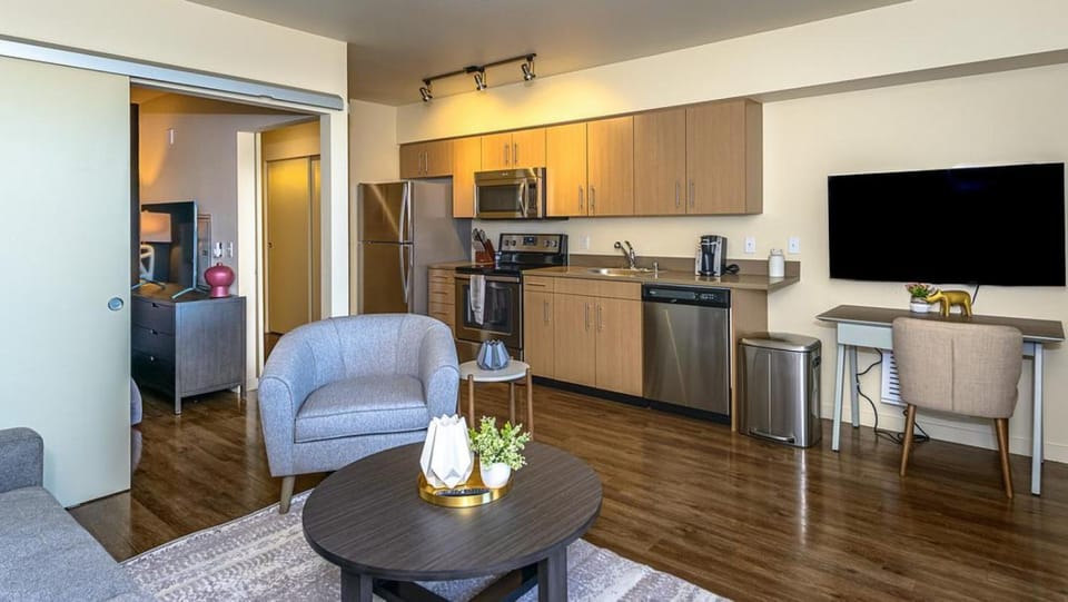 Landing Modern Apartment with Amazing Amenities (ID8426X91) Apartment in Tacoma