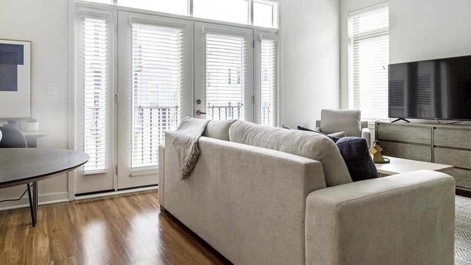 Landing Modern Apartment with Amazing Amenities (ID6631X57) Apartment in Overland Park