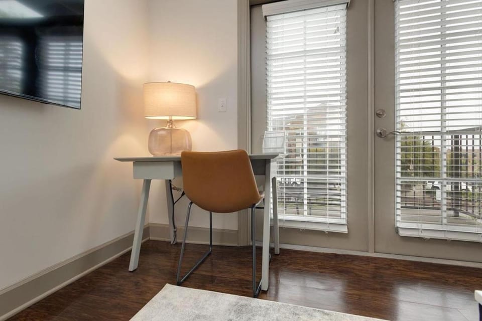 Landing Modern Apartment with Amazing Amenities (ID1339) Apartment in Brentwood