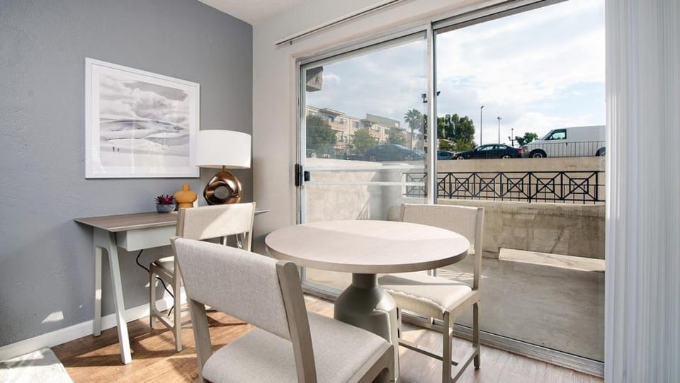 Landing Modern Apartment with Amazing Amenities (ID8687X56) Apartment in Playa Del Rey