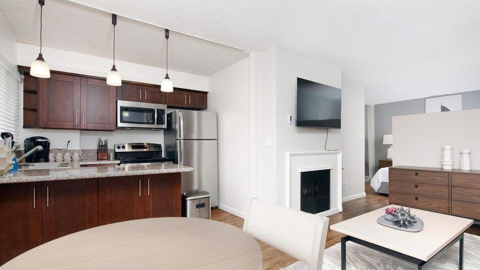 Landing Modern Apartment with Amazing Amenities (ID8687X56) Apartment in Playa Del Rey
