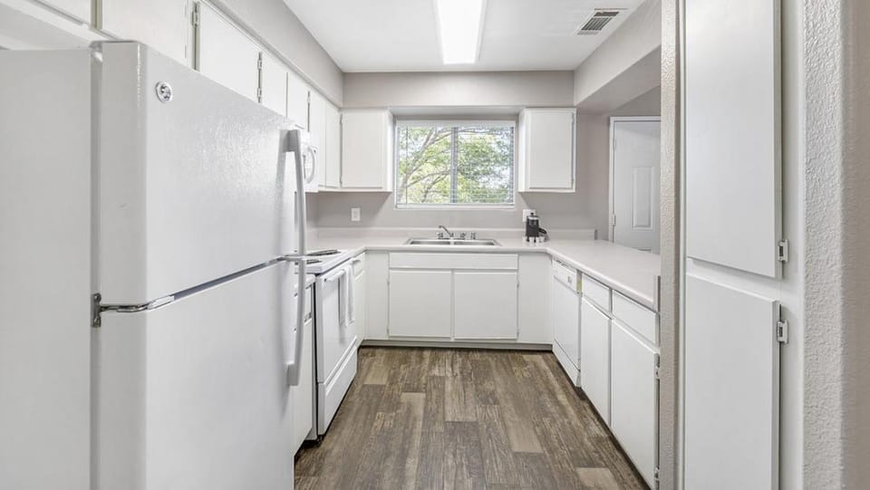 Landing Modern Apartment with Amazing Amenities (ID1009X961) Apartment in Paradise