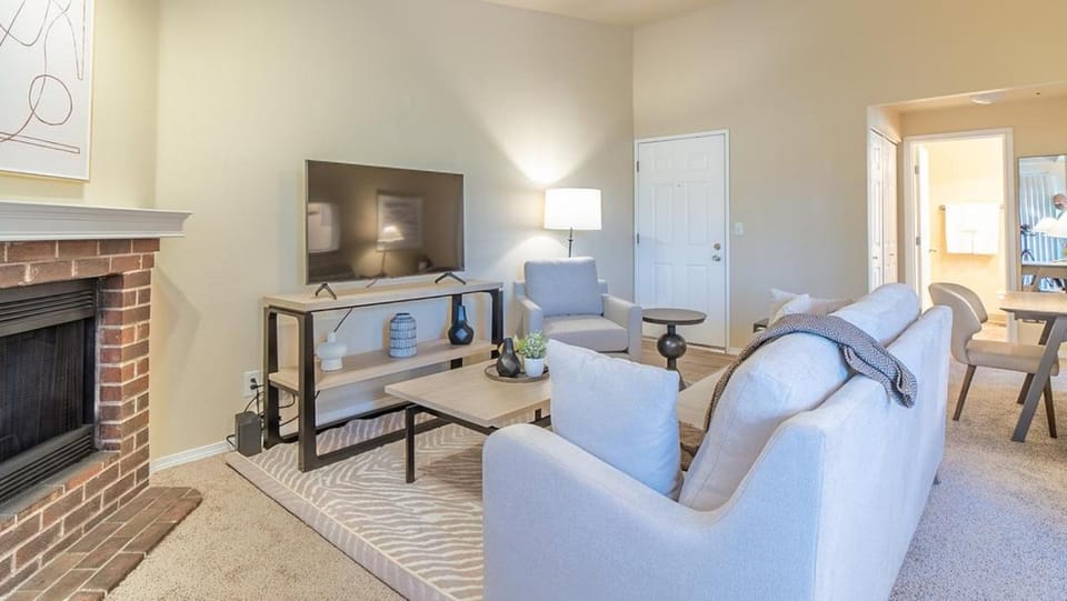 Landing Modern Apartment with Amazing Amenities (ID8472X99) Apartment in Redmond