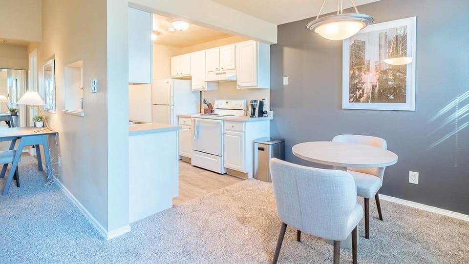 Landing Modern Apartment with Amazing Amenities (ID8472X99) Apartment in Redmond