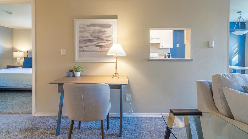 Landing Modern Apartment with Amazing Amenities (ID8472X99) Apartment in Redmond