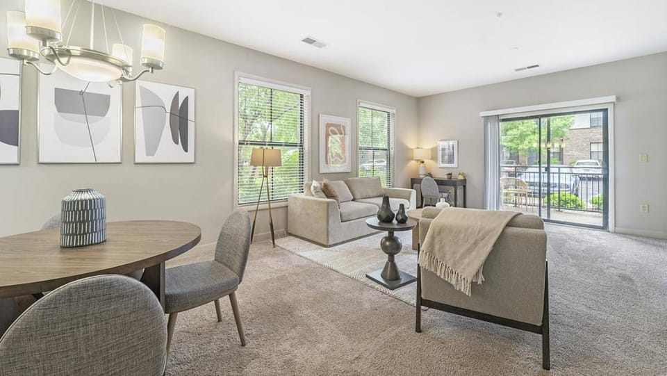 Landing Modern Apartment with Amazing Amenities (ID7788X43) Apartment in Greenville