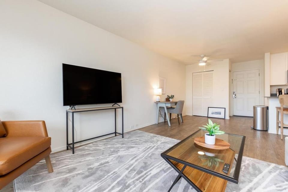 Landing Modern Apartment with Amazing Amenities (ID2024X97) Apartment in Seal Beach