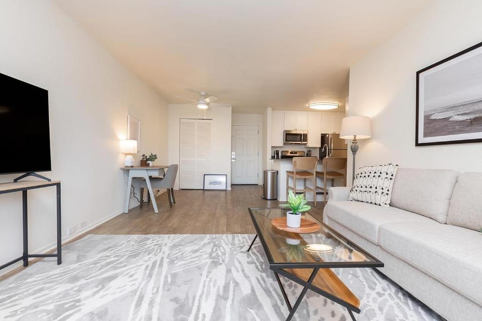 Landing Modern Apartment with Amazing Amenities (ID2024X97) Apartment in Seal Beach