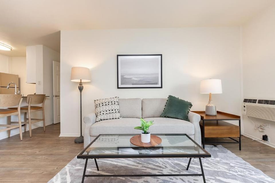 Landing Modern Apartment with Amazing Amenities (ID2024X97) Apartment in Seal Beach