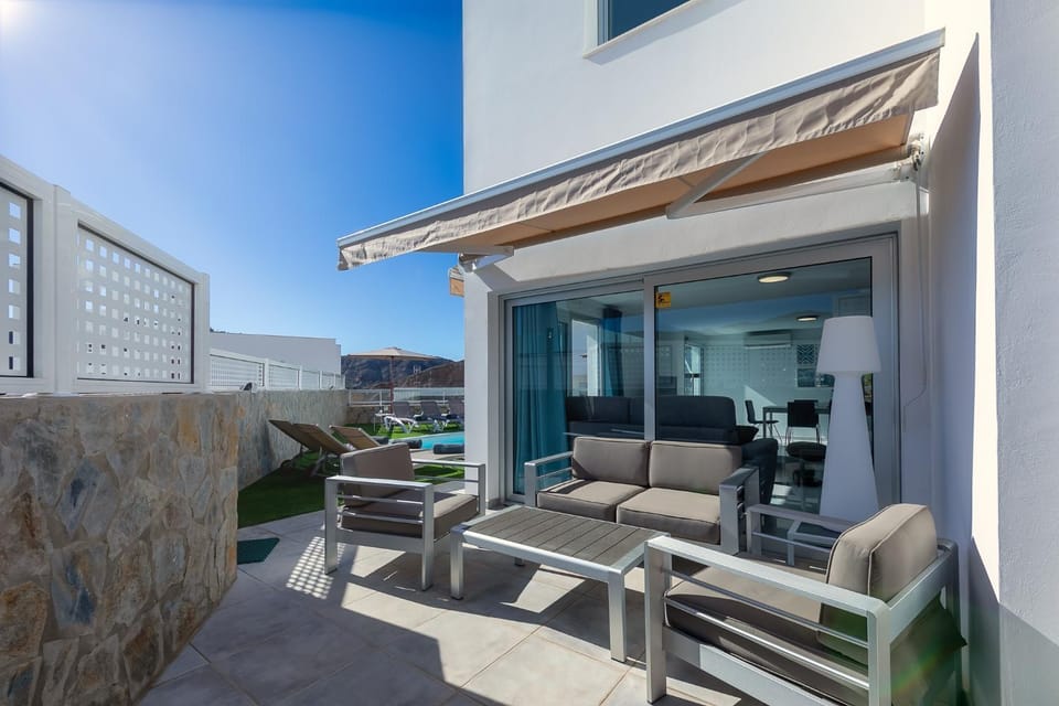 Patio, Day, Balcony/Terrace