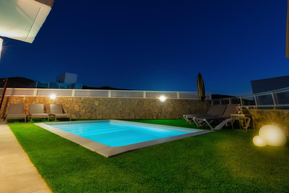 Night, Pool view, Swimming pool, sunbed