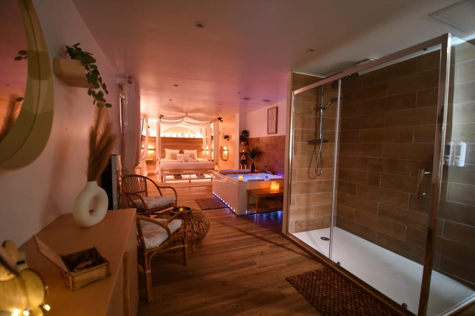 La Gioya - Love Room, Jacuzzi, Baldaquin Apartment in La Seyne-sur-Mer