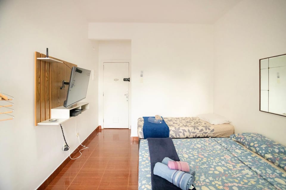 Bed, TV and multimedia, Photo of the whole room