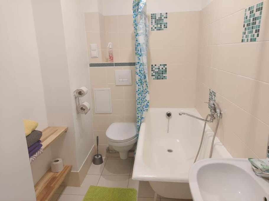 Toilet, Bath