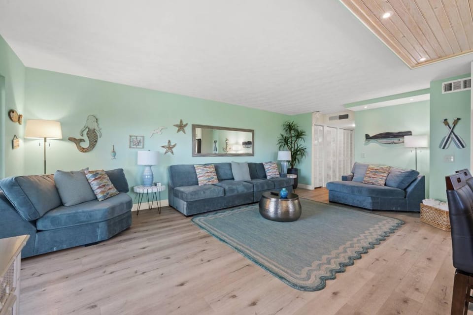 401 Bayshores Yacht Tennis Club House in Indian Shores
