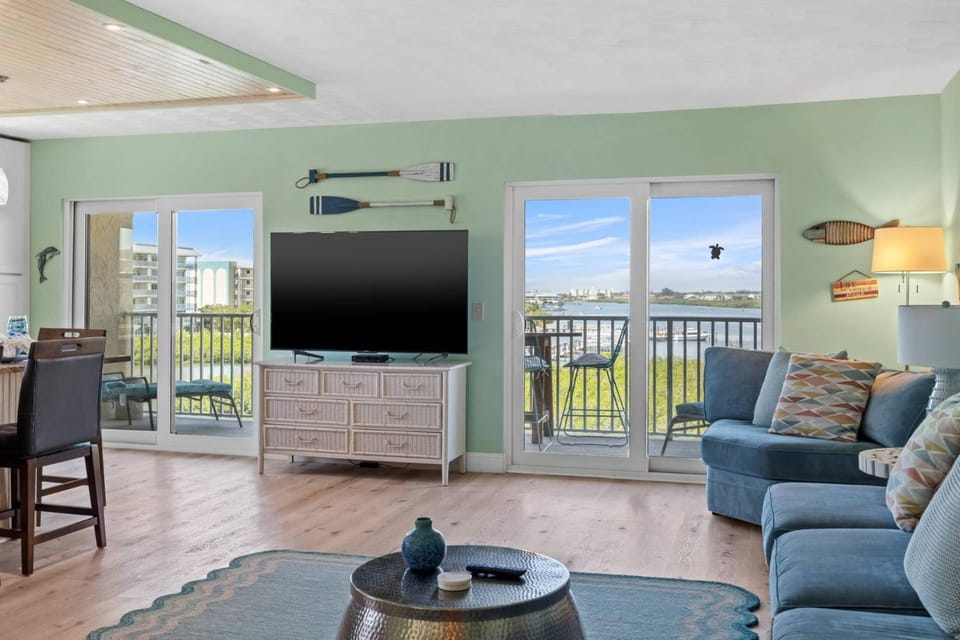 401 Bayshores Yacht Tennis Club House in Indian Shores
