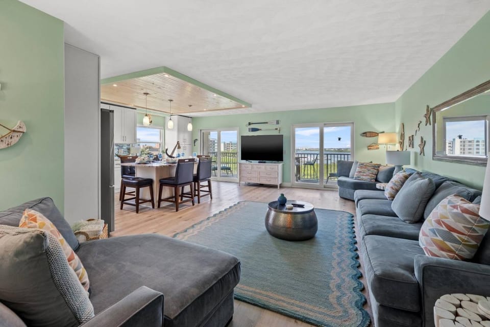 401 Bayshores Yacht Tennis Club House in Indian Shores