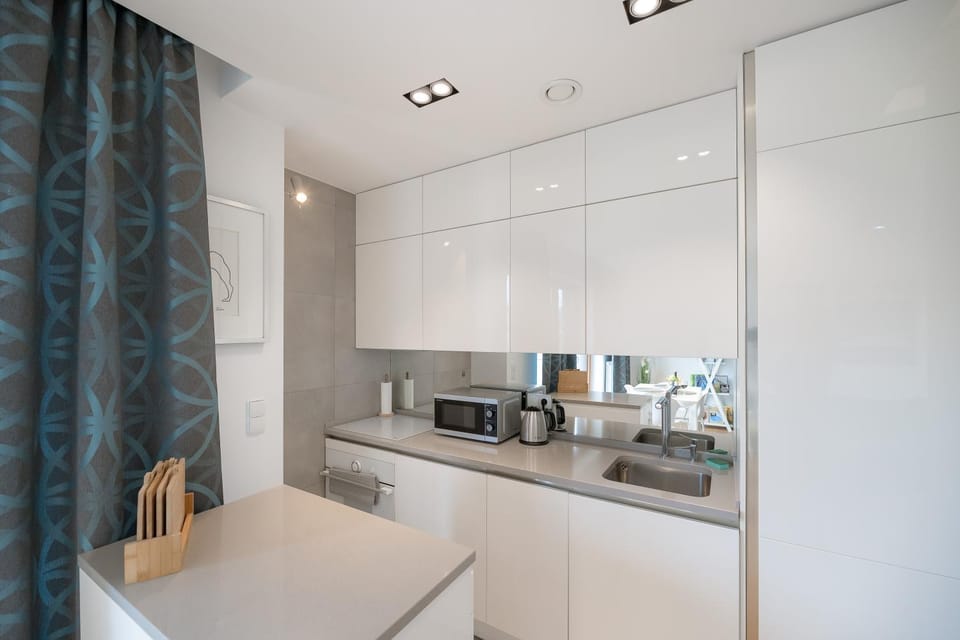 Coffee/tea facilities, Kitchen or kitchenette, microwave, stove