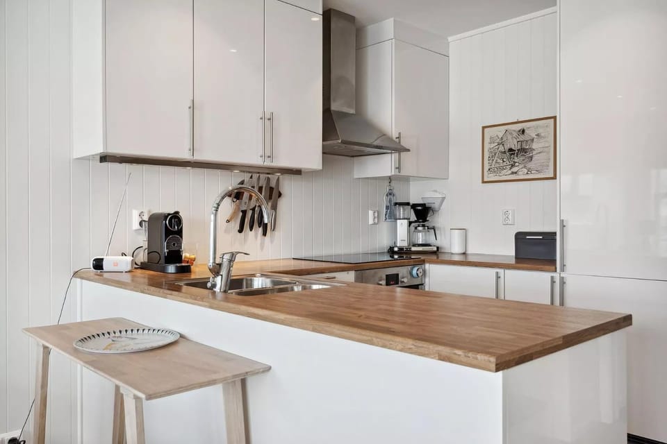 Waterfront cabin in the middle of Lofoten Cabin in Lofoten