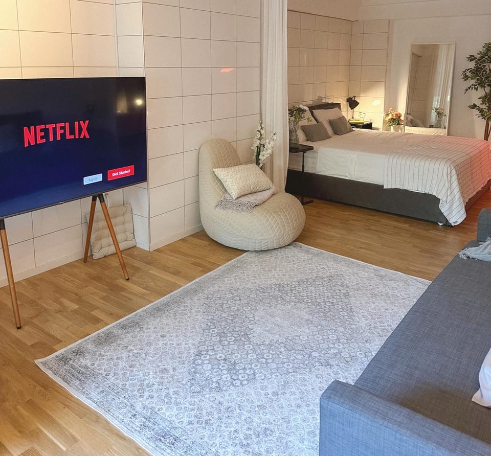 TV and multimedia, Photo of the whole room