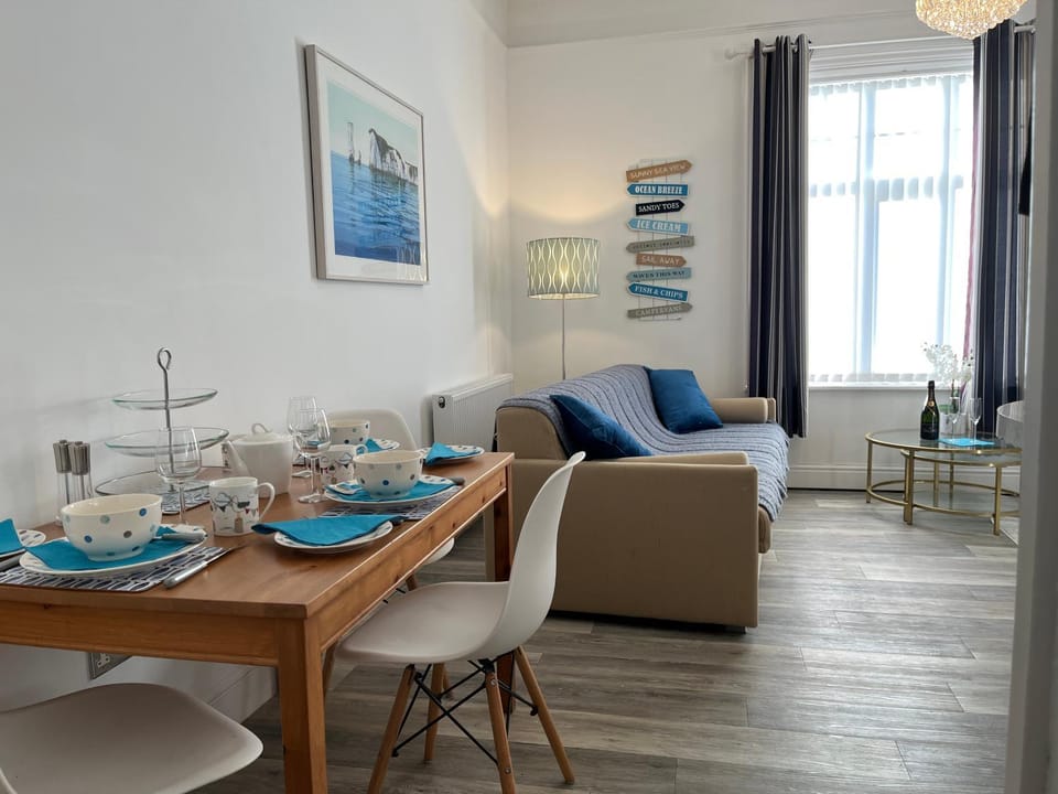 Seating area, Dining area