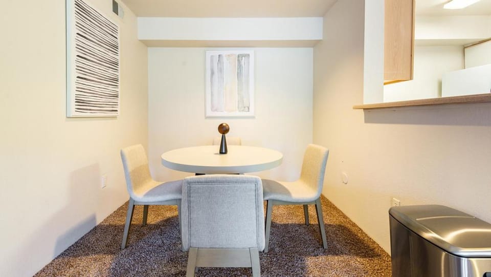 Landing Modern Apartment with Amazing Amenities (ID6628X19) Apartment in Rio Rancho