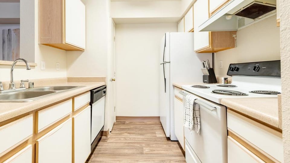 Landing Modern Apartment with Amazing Amenities (ID6628X19) Apartment in Rio Rancho