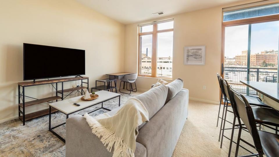 Landing Modern Apartment with Amazing Amenities (ID2891X12) Apartment in Milwaukee