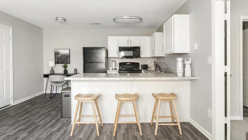 Landing Modern Apartment with Amazing Amenities (ID1196X364) Apartment in Greensboro