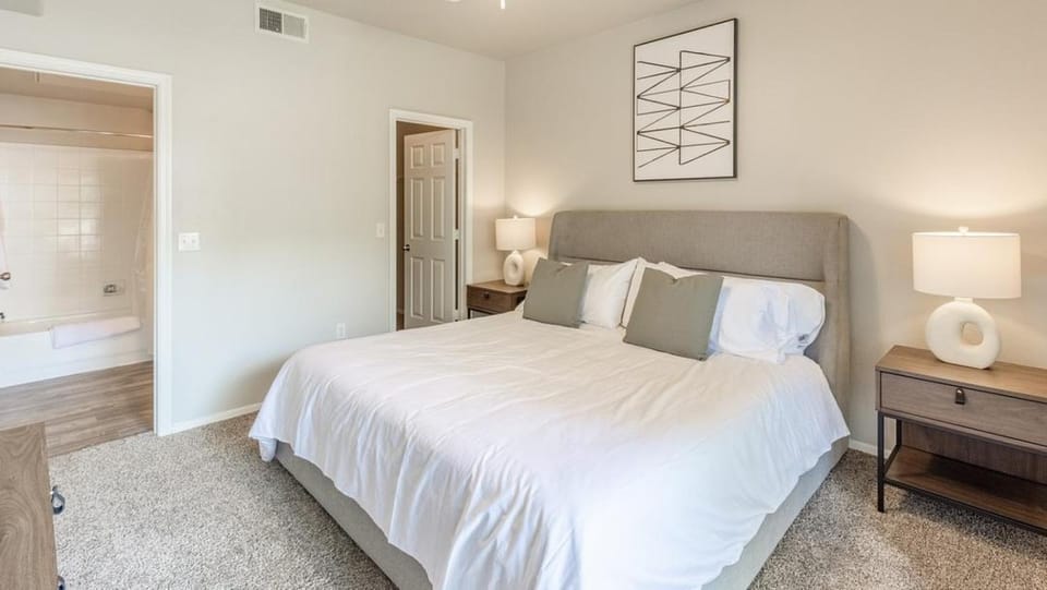 Landing Modern Apartment with Amazing Amenities (ID8304X44) Apartment in Mesa