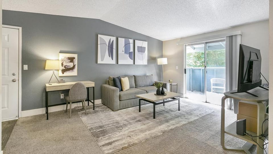 Landing Modern Apartment with Amazing Amenities (ID1004X404) Apartment in Federal Way