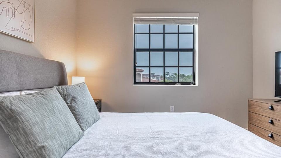 Landing Modern Apartment with Amazing Amenities (ID7618X93) Apartment in Fort Myers