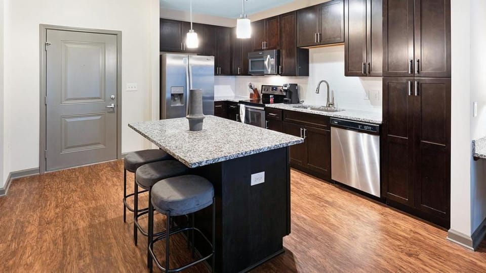 Landing Modern Apartment with Amazing Amenities (ID8411X16) Apartment in Mount Pleasant