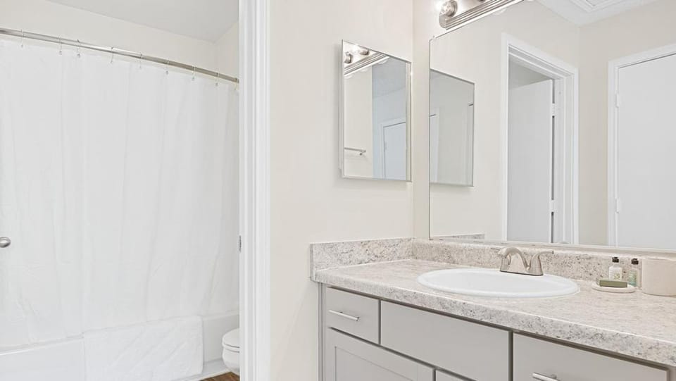 Landing Modern Apartment with Amazing Amenities (ID6949X45) Apartment in Winston-Salem