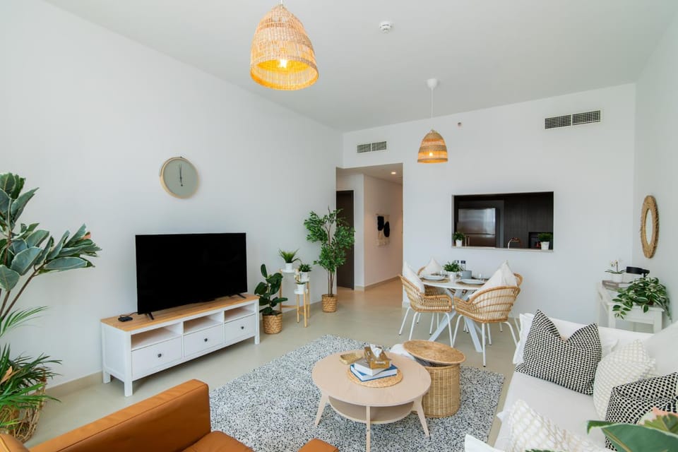 Communal lounge/ TV room, TV and multimedia, Living room, Seating area, Dining area, Evening entertainment