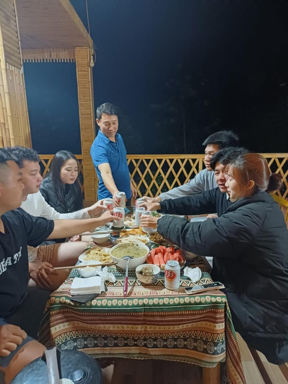 Restaurant/places to eat, Night, People, Food and drinks, Food, Guests, Dinner, Drinks, group of guests