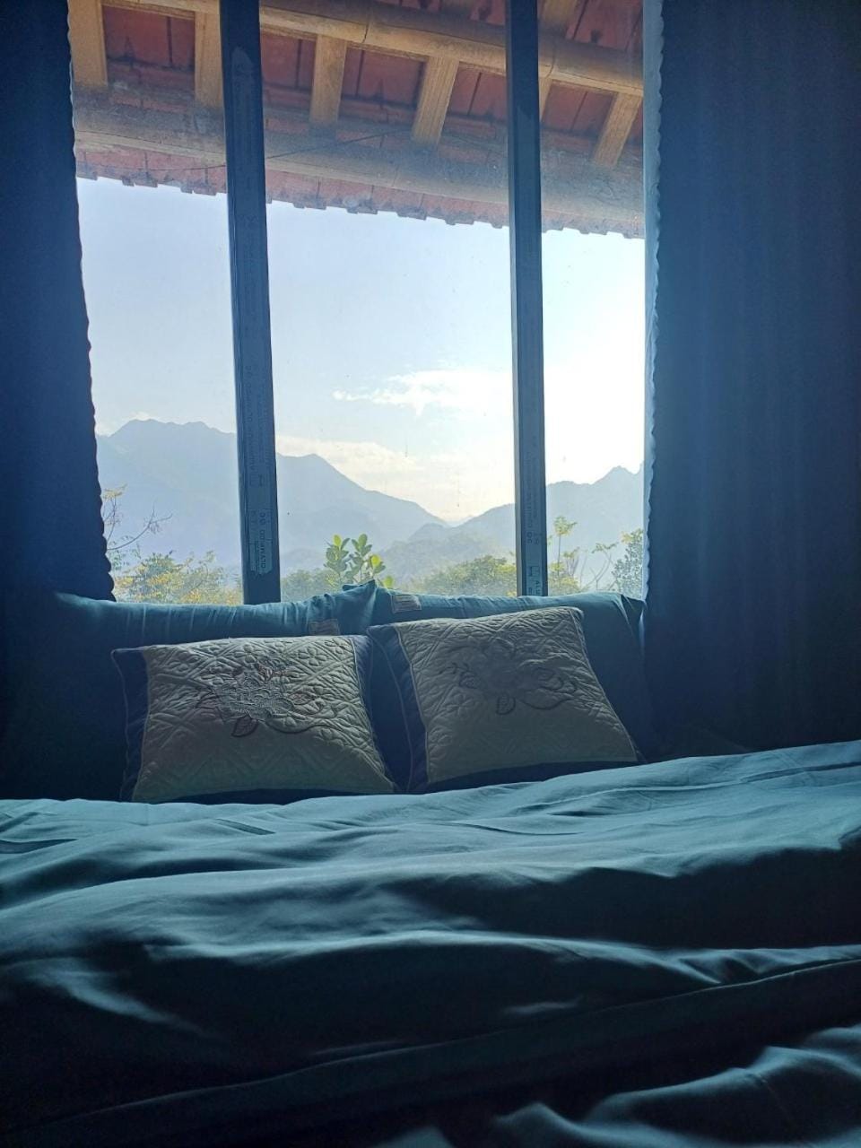 Bed, Natural landscape, Photo of the whole room, Bedroom, Mountain view