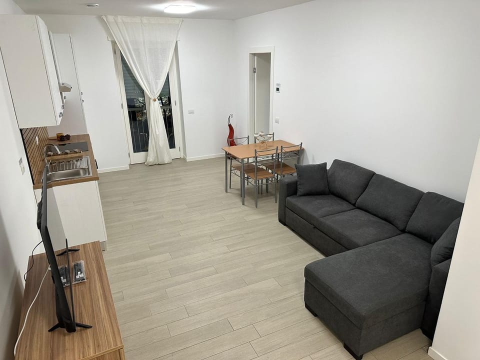 Kitchen or kitchenette, Seating area, Dining area