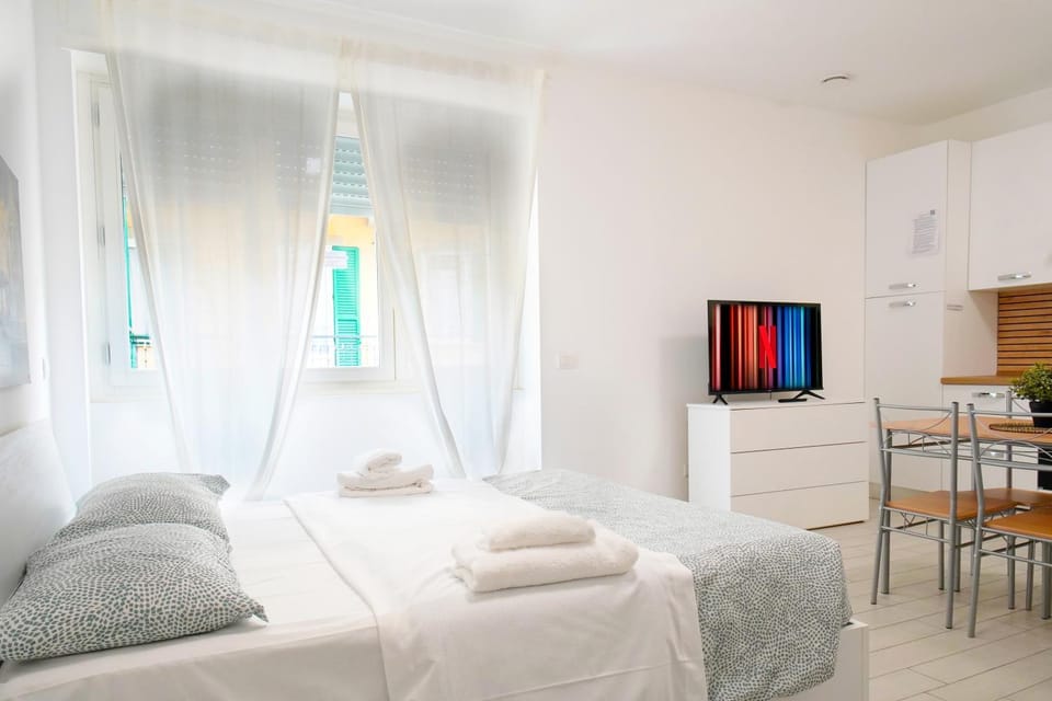 Communal lounge/ TV room, Day, Natural landscape, Kitchen or kitchenette, Living room, Photo of the whole room, Seating area, Evening entertainment, Time of day, internet