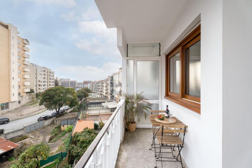 Balcony/Terrace, Street view