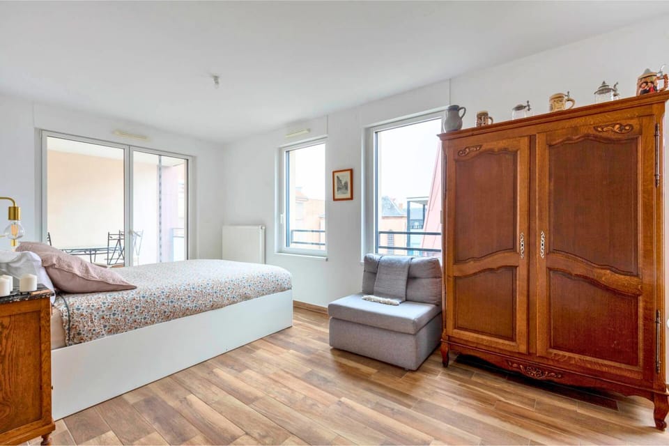 Patio, Bed, Balcony/Terrace