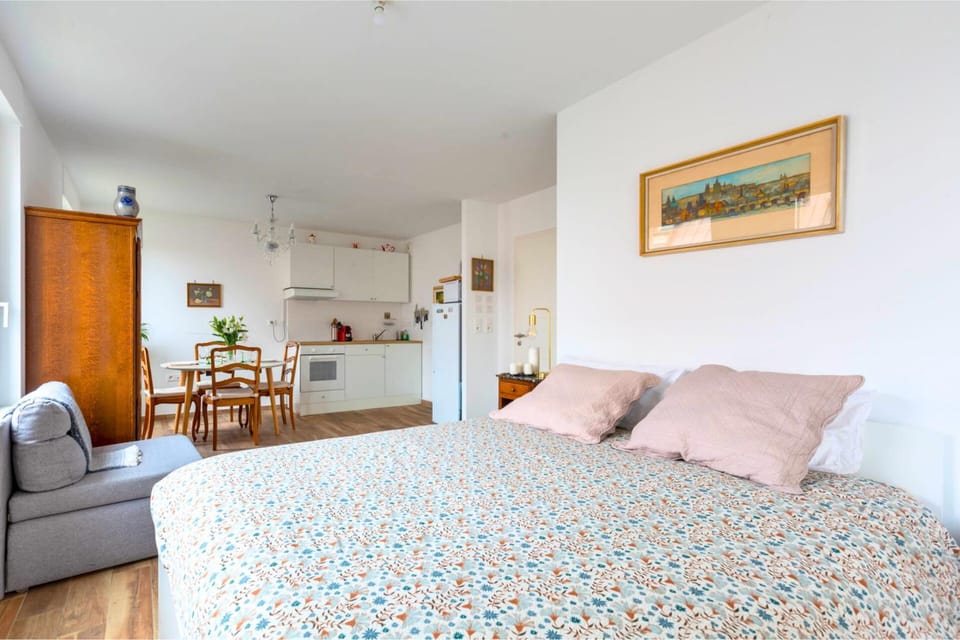 Bed, Kitchen or kitchenette, Location, cot, kitchen, acessibility