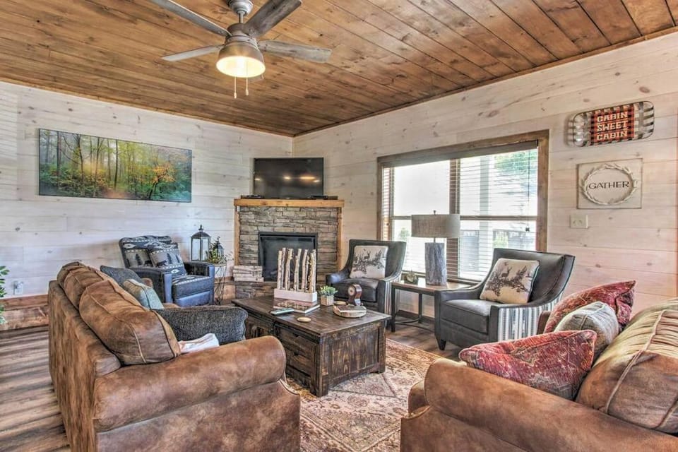 Communal lounge/ TV room, TV and multimedia, Living room, Seating area, Evening entertainment, fireplace