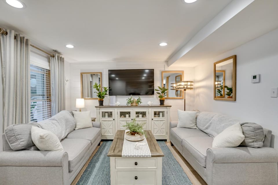 Montpelier Lake House with Deck, Dock and Fireplace! House in Ohio